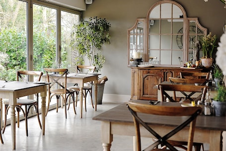 Daily English breakfast (GBP 10 per person)