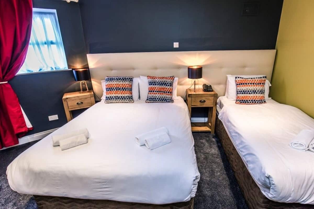 classic suite, ensuite, mountain view