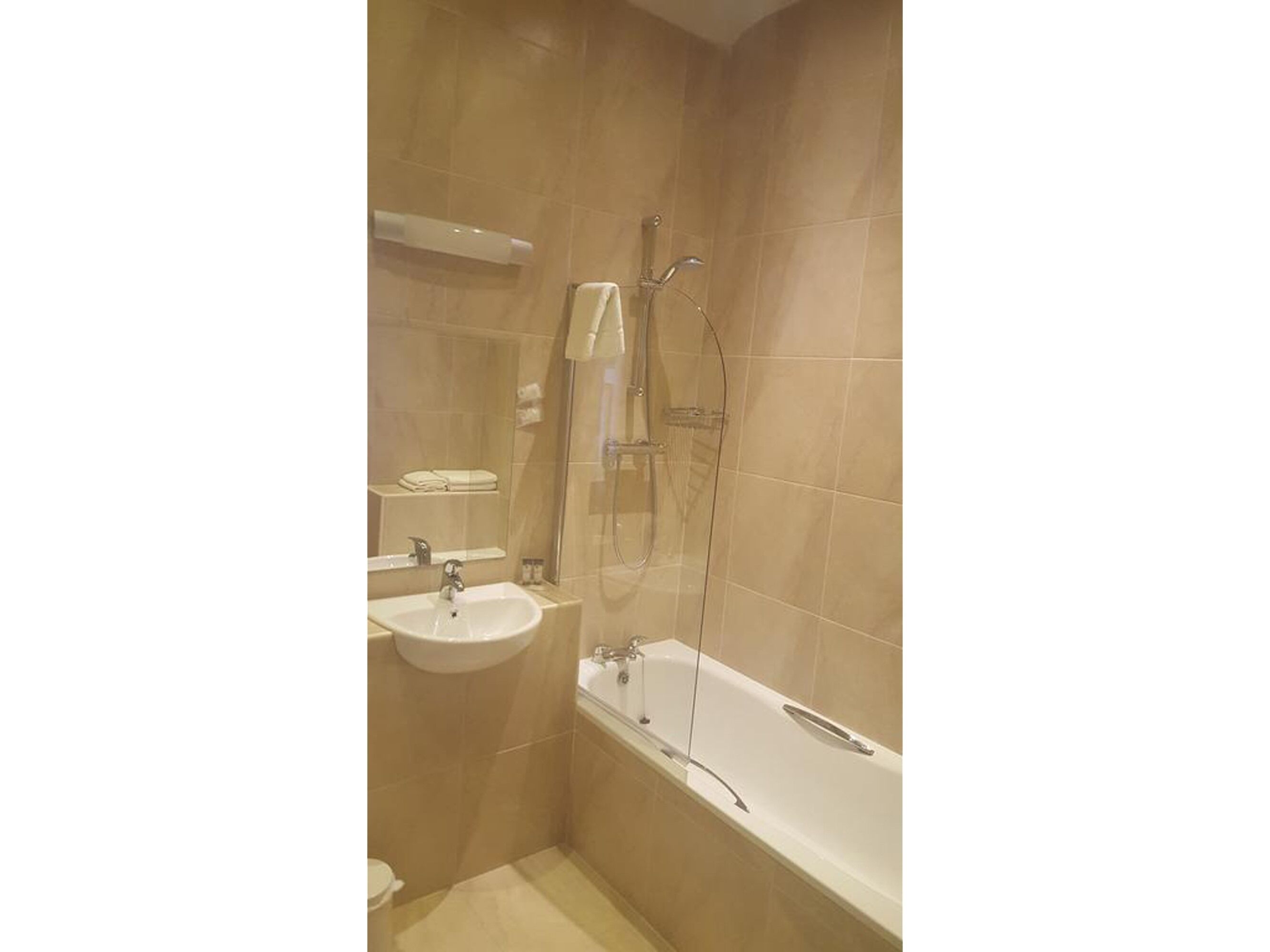 classic double or twin room, ensuite | bathroom