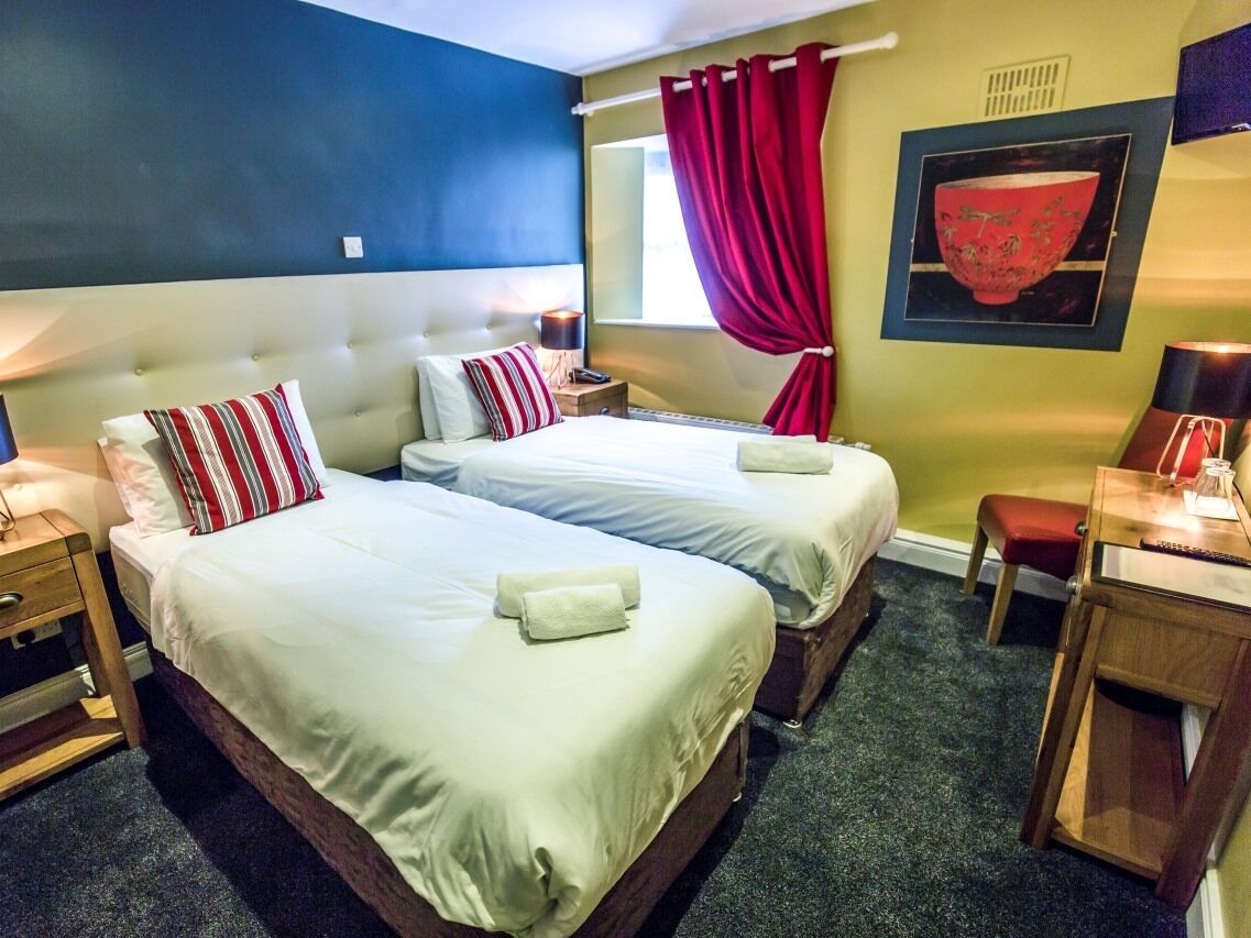 Kahden hengen classic-huone (yksi tai kaksi sänkyä), kylpyhuone makuuhuoneen yhteydessä