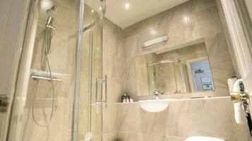 Classic Triple Room, Ensuite | Bathroom