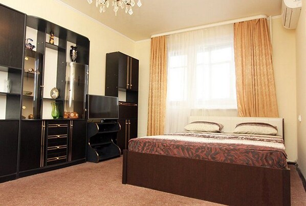 1 bedroom, premium bedding, iron/ironing board, cots/infant beds