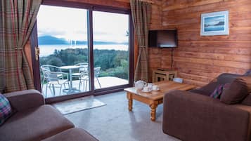 Stuga - privat badrum - sjöutsikt (Antrim) | Lounge