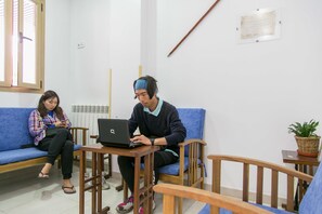 Interior - Albergue Albas - Hostel (Logroño)