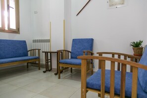 Living room - Albergue Albas - Hostel (Logroño)