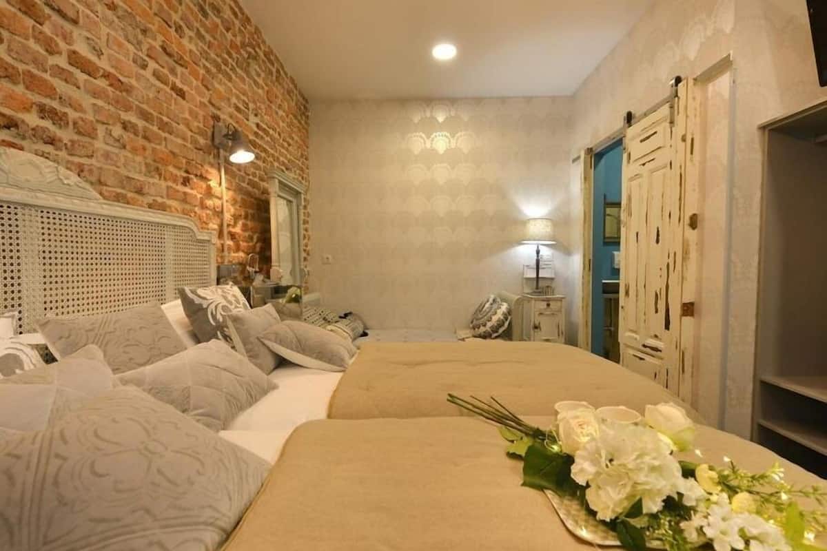 Triple Room, Private Bathroom (Interior PP)
