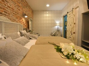Chambre Triple, salle de bains privée (Interior PP)