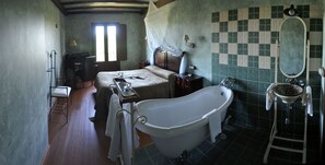 Desk, soundproofing, free WiFi, bed sheets - Hotel con encanto - SPA Kinédomus Bienestar (Fresnillo de las Dueñas)