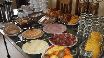 Free daily continental breakfast