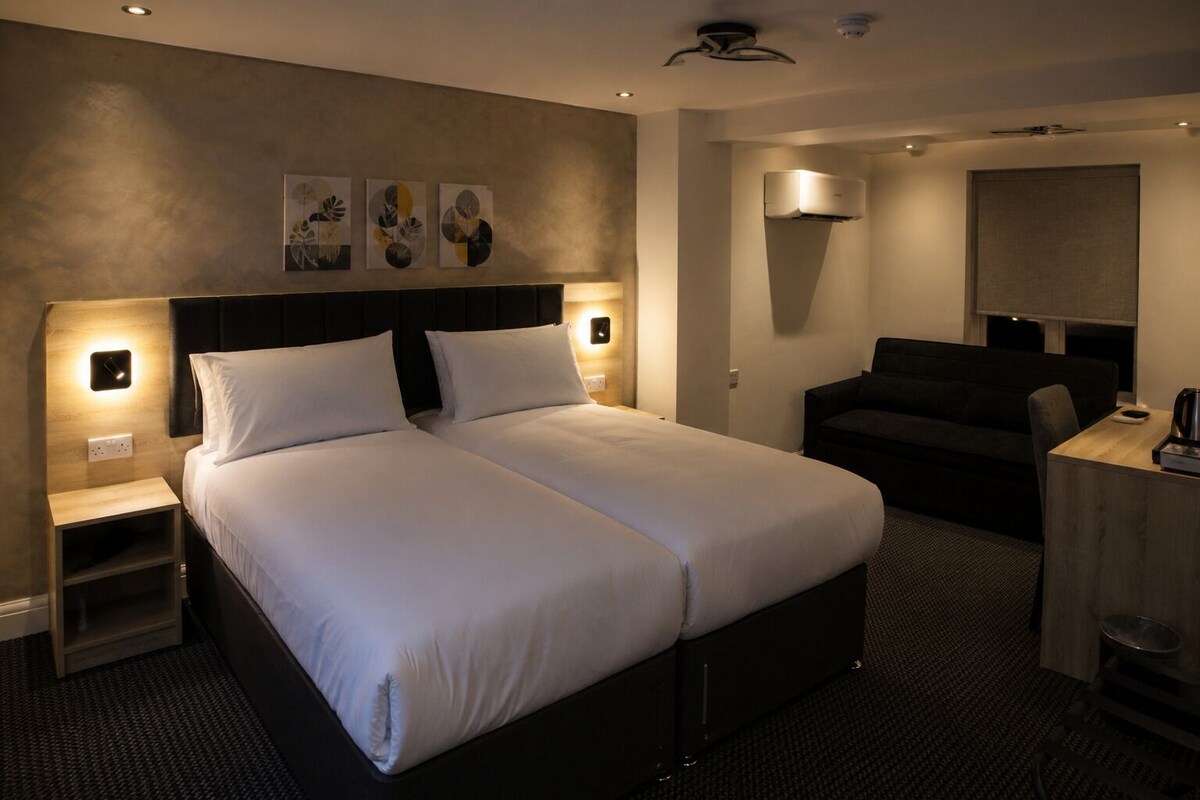 In-room safe, desk, iron/ironing board, free WiFi