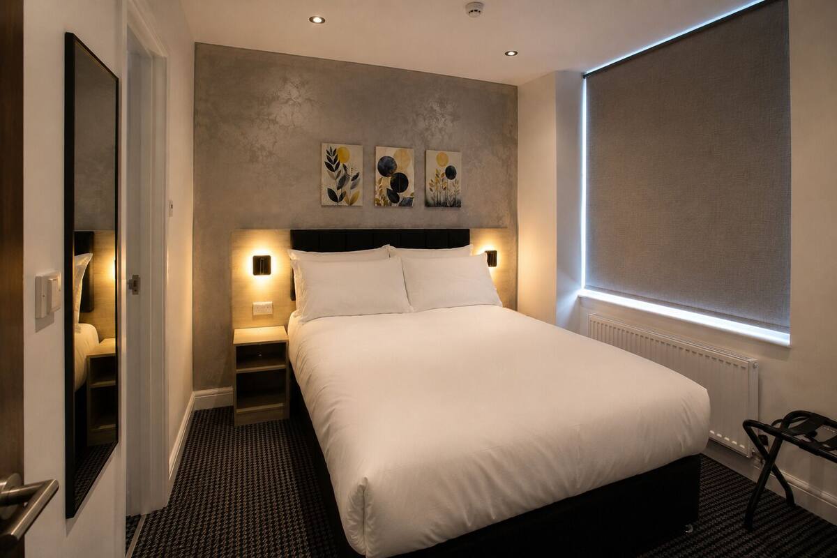 Superior Double Room | In-room safe, desk, iron/ironing board, free WiFi