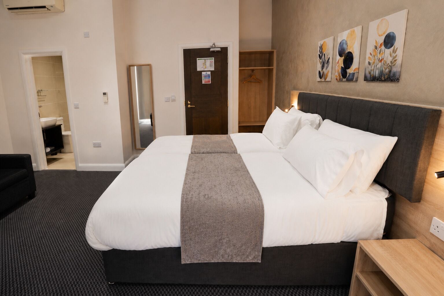 Photo - Paddington Townhouse Hotel by OYO