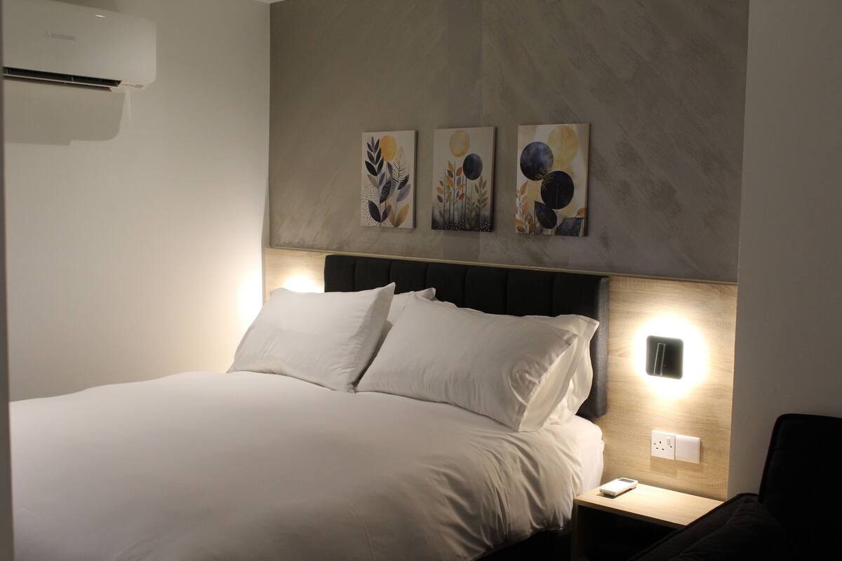 In-room safe, desk, iron/ironing board, free WiFi
