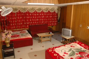 Economy Suite, 2 Queen Beds, Smoking | In-room safe, soundproofing, iron/ironing board, free WiFi - Hotel De Romana (New Delhi)