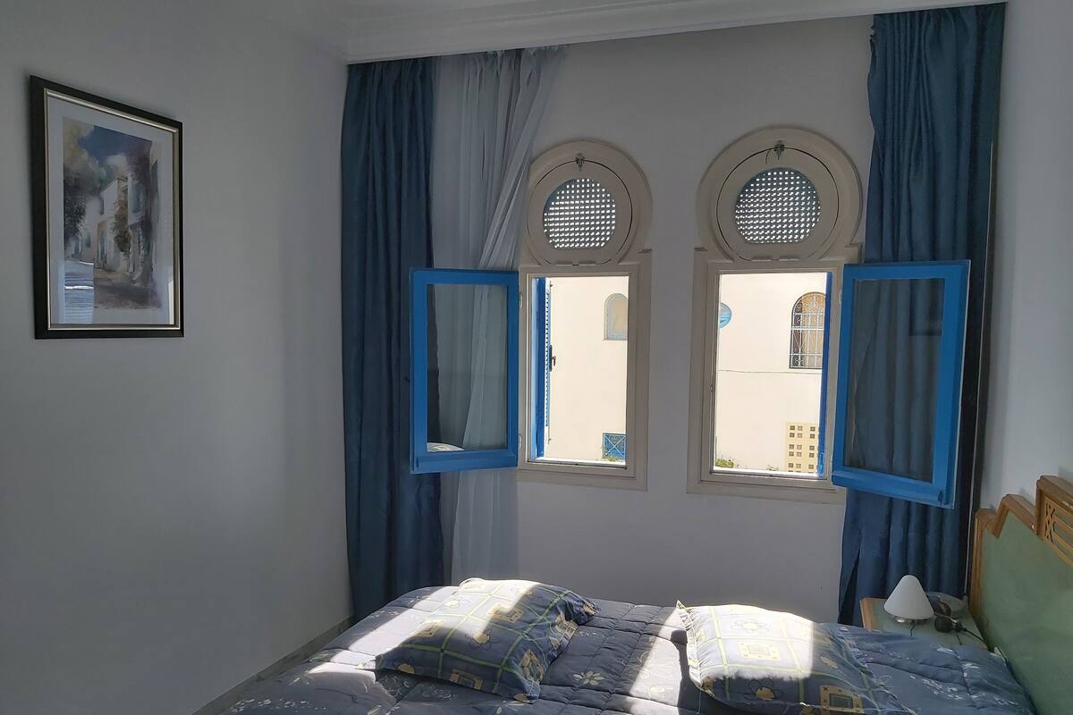 5 عدّة غرف نوم وأغطية فراش متميزة وستائر تعتيم وتجهيزات عازلة للصوت