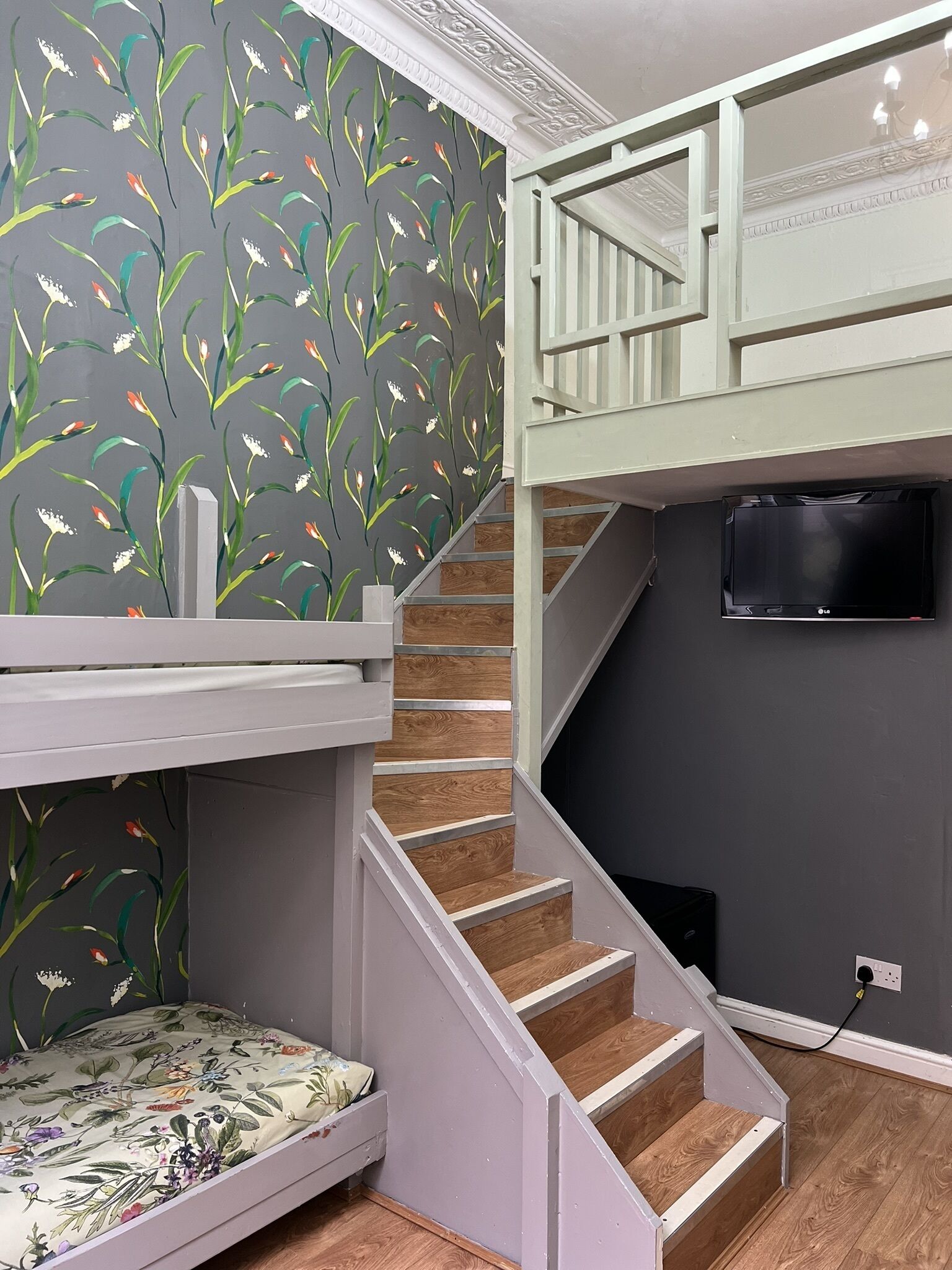 classic quadruple room, ensuite (roof garden) | 1 bedroom, individually decorated, individually furnished, desk