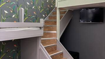Classic Quadruple Room, Ensuite (Roof garden) | Individually decorated, individually furnished, desk, free WiFi