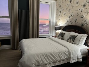 尊貴雙人房, 1 張特大雙人床, 海景 | 1 間睡房、獨特設計、獨特裝修、書桌