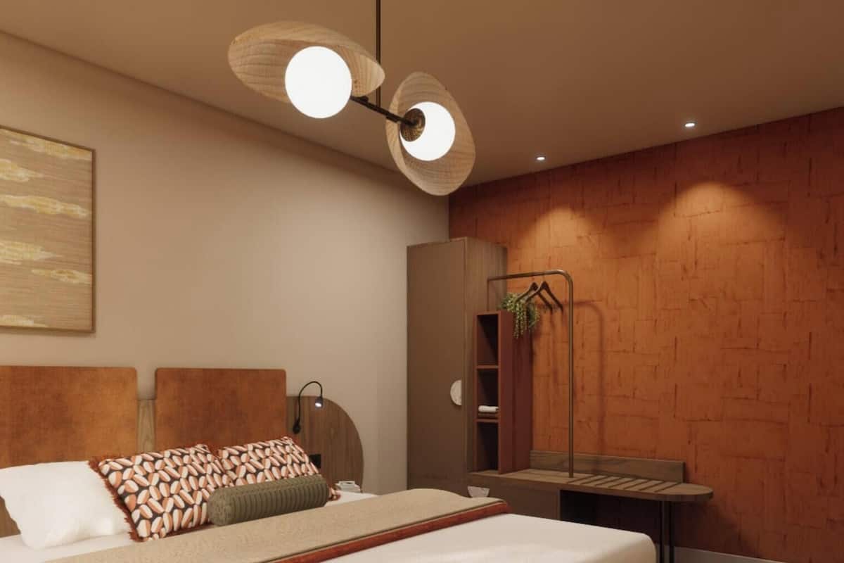 Comfort Room | Desk, iron/ironing board, cribs/infant beds, rollaway beds