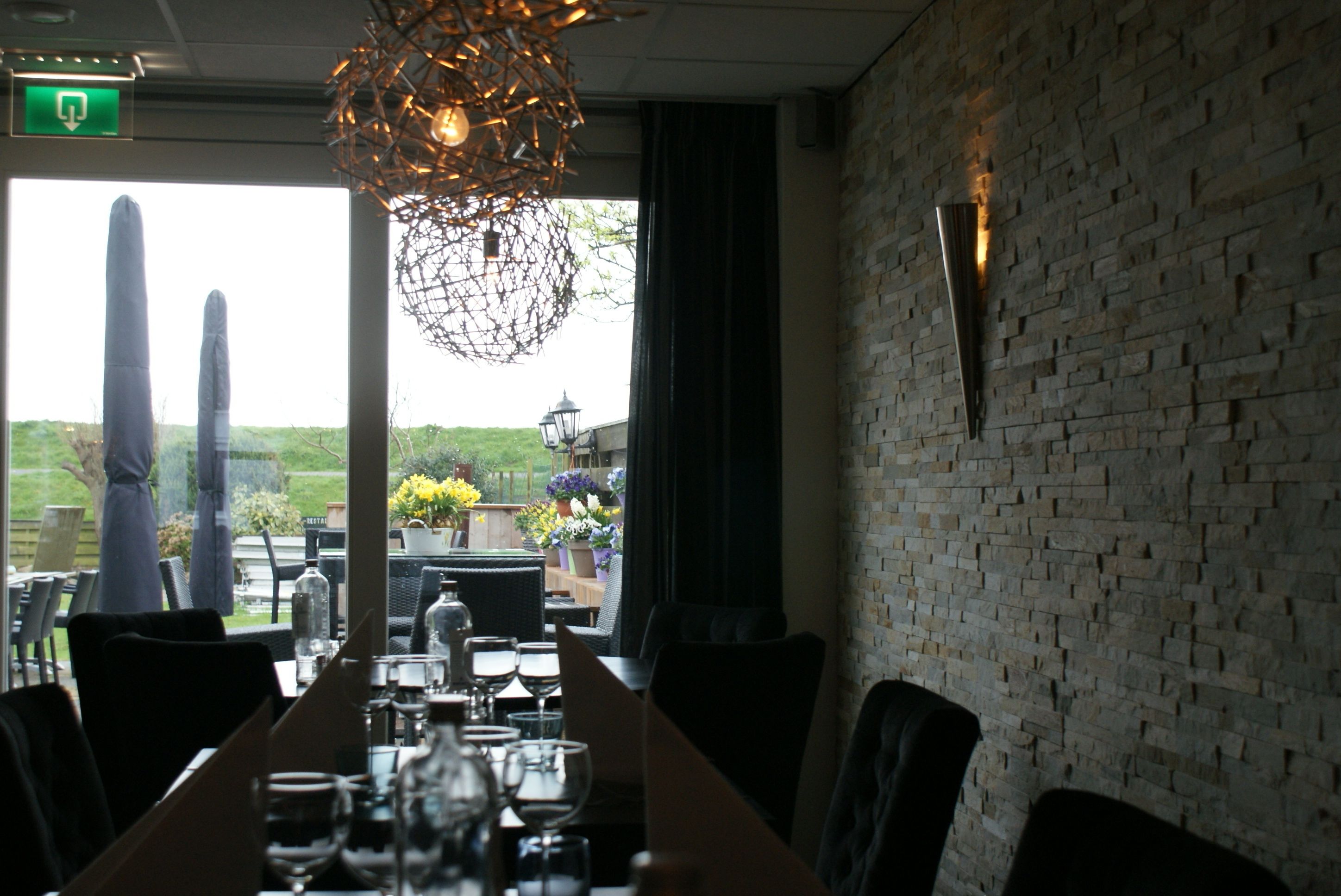 breakfast and dinner served, international cuisine