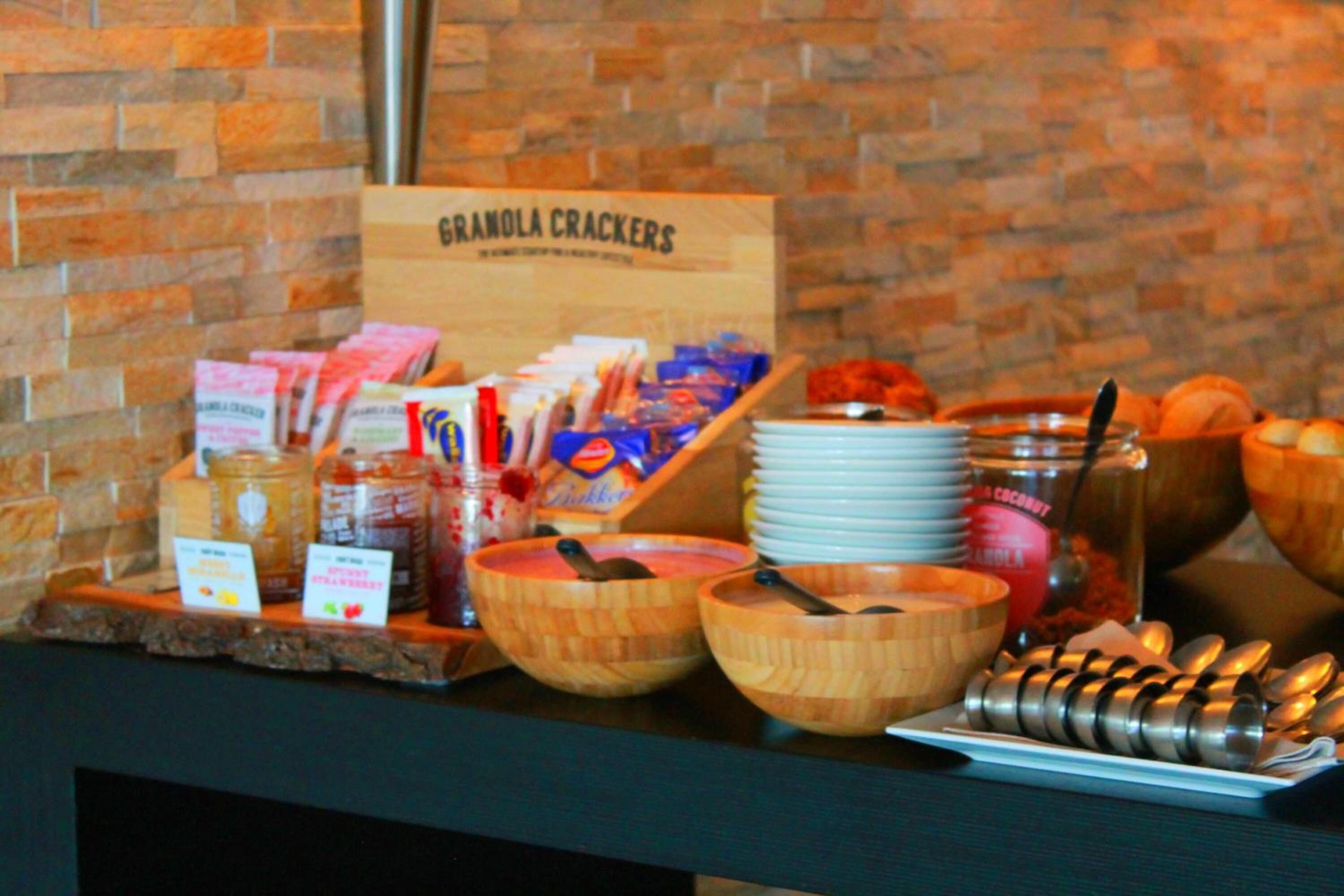 breakfast and dinner served, international cuisine