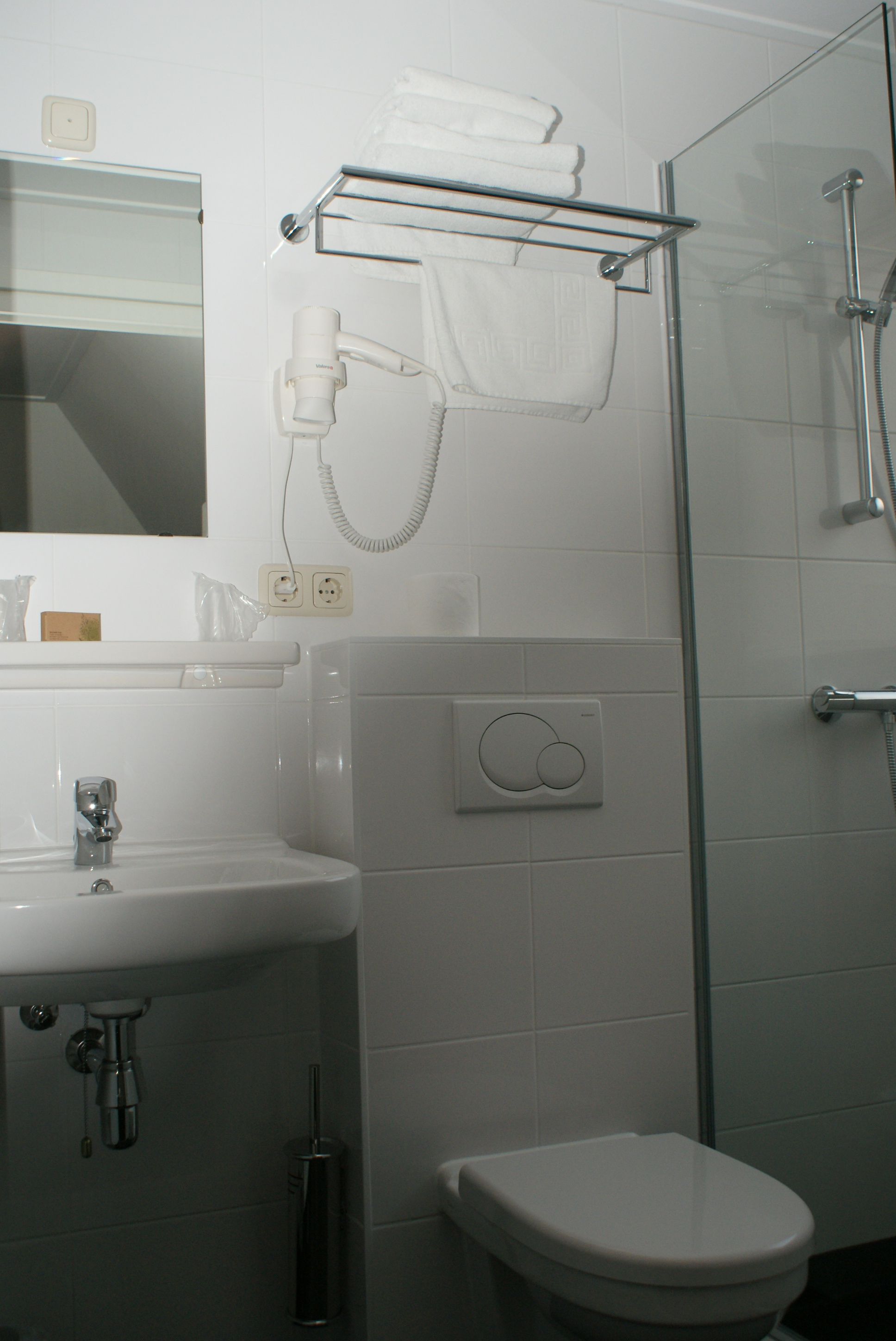 shower, free toiletries, hair dryer, towels