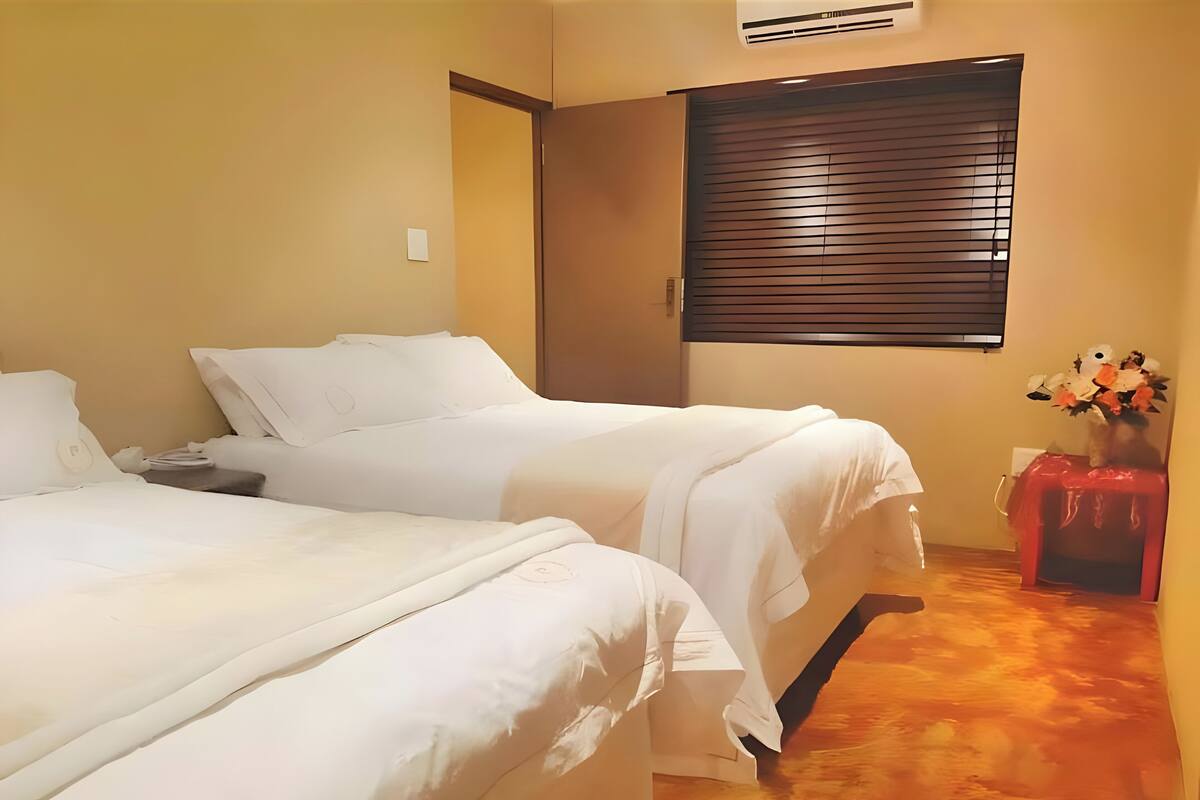 Studio Suite Superior | Bộ đồ giường cao cấp, bàn, khu vực làm việc phù hợp cho laptop 
