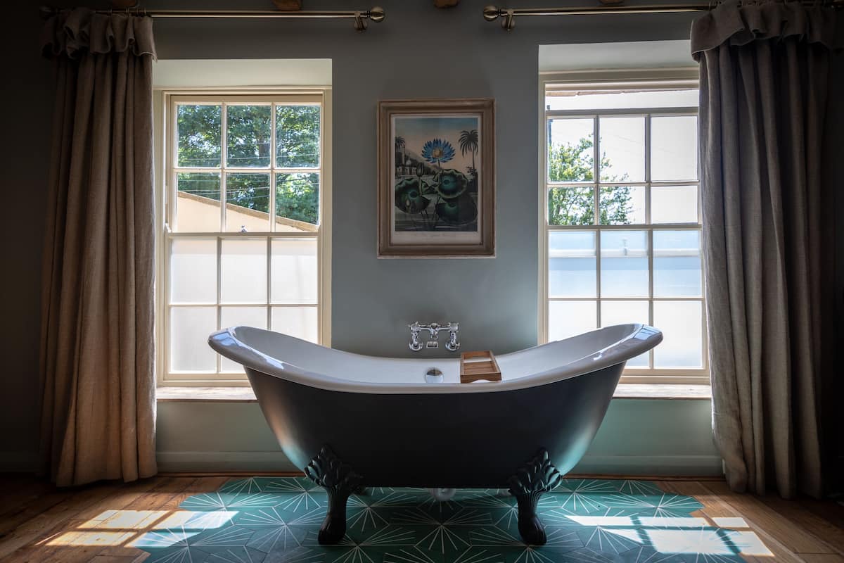 superior room, 1 king bed | bathroom | shower, free toiletries, hair dryer, towels