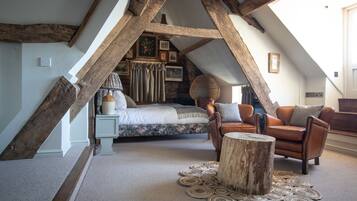 特色客房, 1 张特大床, 阳台 | 办公桌、熨斗/熨板、免费 WiFi、床单