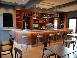 Bar (en el alojamiento)