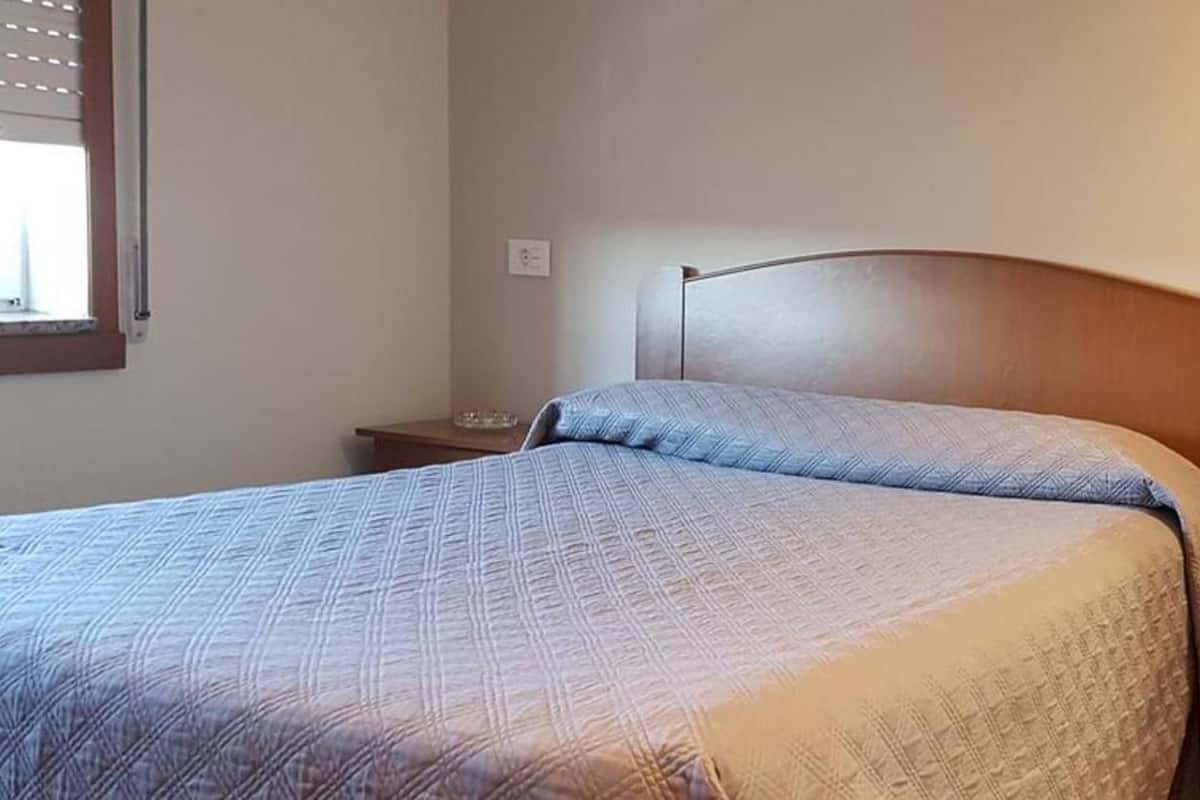 Individually furnished, iron/ironing board, free WiFi, bed sheets