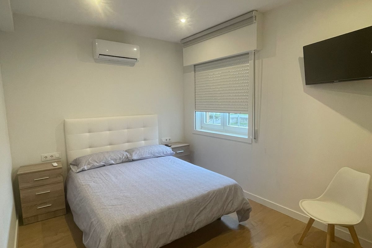 Individually furnished, iron/ironing board, free WiFi, bed sheets