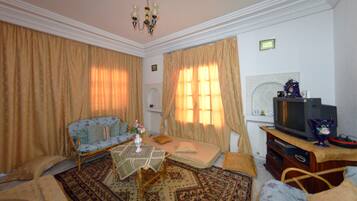 Vila, 6 kamar tidur | Area keluarga | Televisi layar datar 32-inci dengan saluran TV satelit dan TV