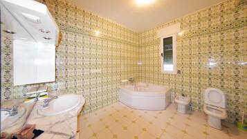 Vila, 6 kamar tidur | Kamar mandi | Bathtub dan shower terpisah, bathtub besar, dan pancuran hujan