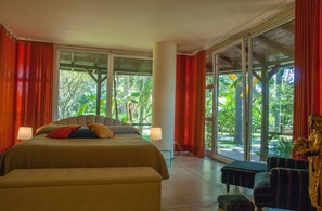 Habitación doble, vistas al jardín | Escritorio, tabla de planchar con plancha, wifi gratis y ropa de cama