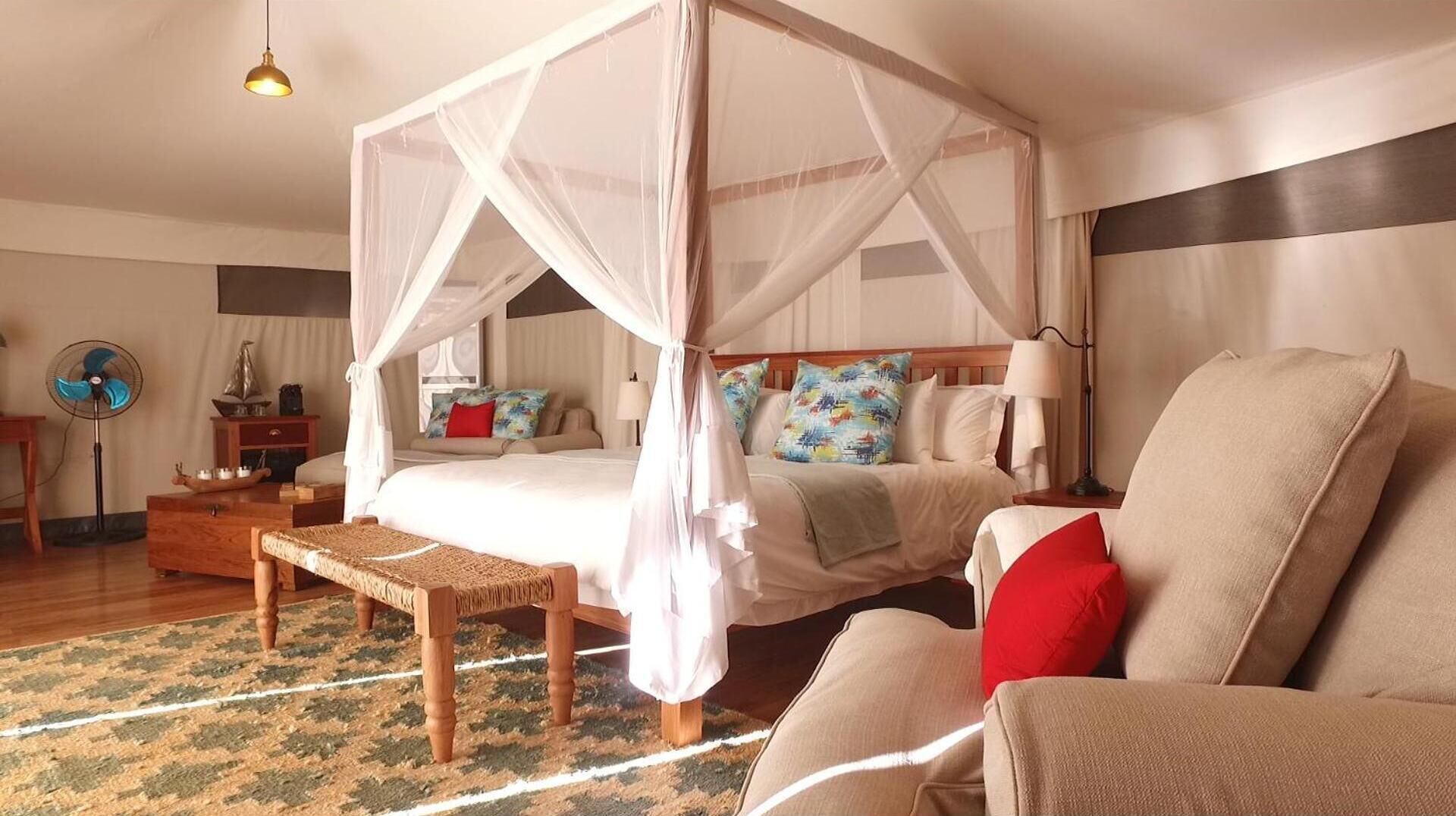 Caja de seguridad en la habitación y escritorio 