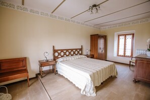 Apartment, 1 Schlafzimmer | Daunenbettdecken, Schreibtisch, Verdunkelungsvorhänge