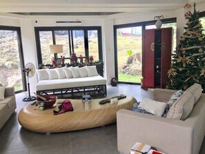 Living area - The Whitehouse by the Sea (Panglao)