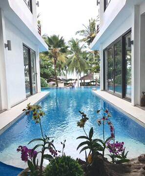 Indoor pool, outdoor pool - The Whitehouse by the Sea (Panglao)