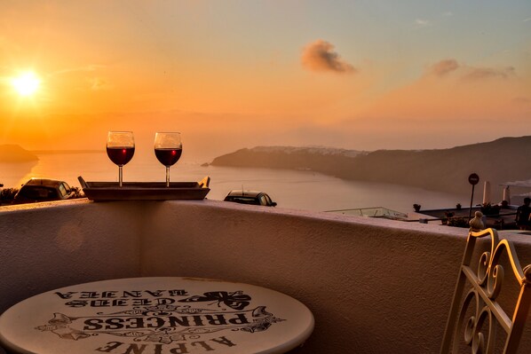 View from property - Villa Renieris (Santorini)