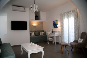 Family Apartment, 1 King Bed, Sea View | Living room - Villa Renieris (Santorini)