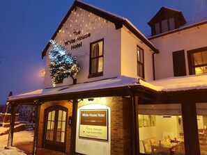 Exterior - White House Hotel (Telford)