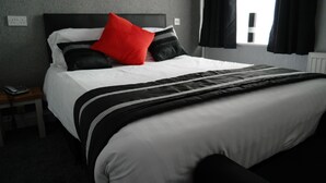 Double Room, Ensuite | Desk, iron/ironing board, WiFi (free), bed sheets - White House Hotel (Telford)