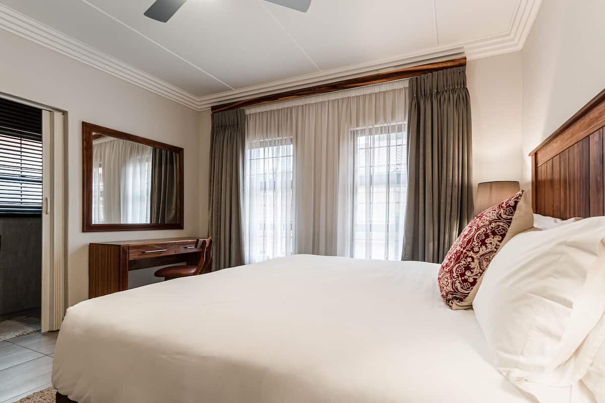 Comfort Apartment, 2 Bedrooms, Patio | 1 bedroom, in-room safe, individually decorated, individually furnished