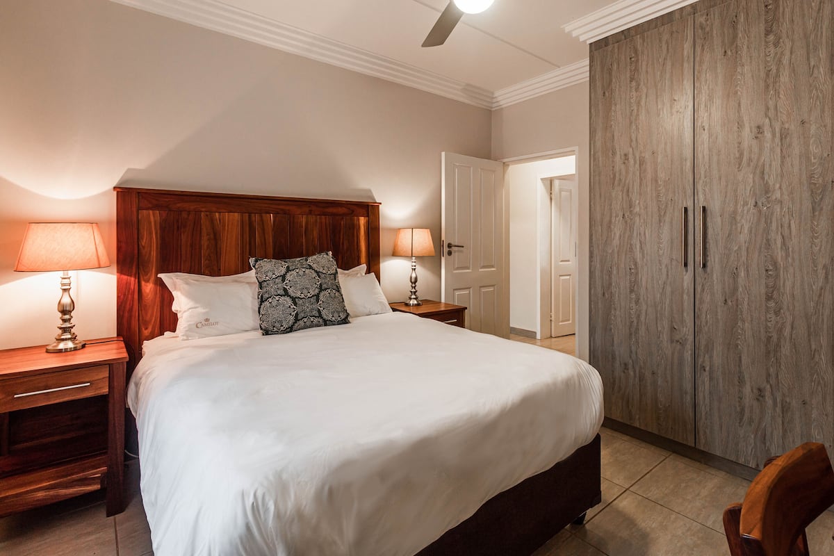 Classic Apartment, 3 Bedrooms, Balcony | 1 bedroom, in-room safe, individually decorated, individually furnished