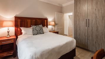 Classic Apartment, 3 Bedrooms, Balcony | 1 bedroom, in-room safe, individually decorated, individually furnished