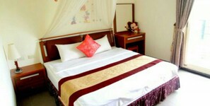 Doppelzimmer, Balkon | Badezimmer | Dusche, kostenlose Toilettenartikel, Haartrockner, Hausschuhe