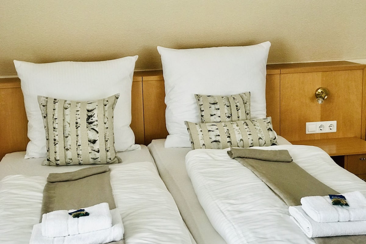 superior double or twin room, 1 queen bed, non smoking, garden view | 1 bedroom, blackout curtains, soundproofing, free wifi