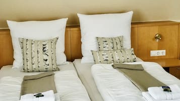 Superior-Doppel- oder -Zweibettzimmer, 1 Queen-Bett, Nichtraucher, Gartenblick | 1 Schlafzimmer, Verdunkelungsvorhänge, schallisolierte Zimmer