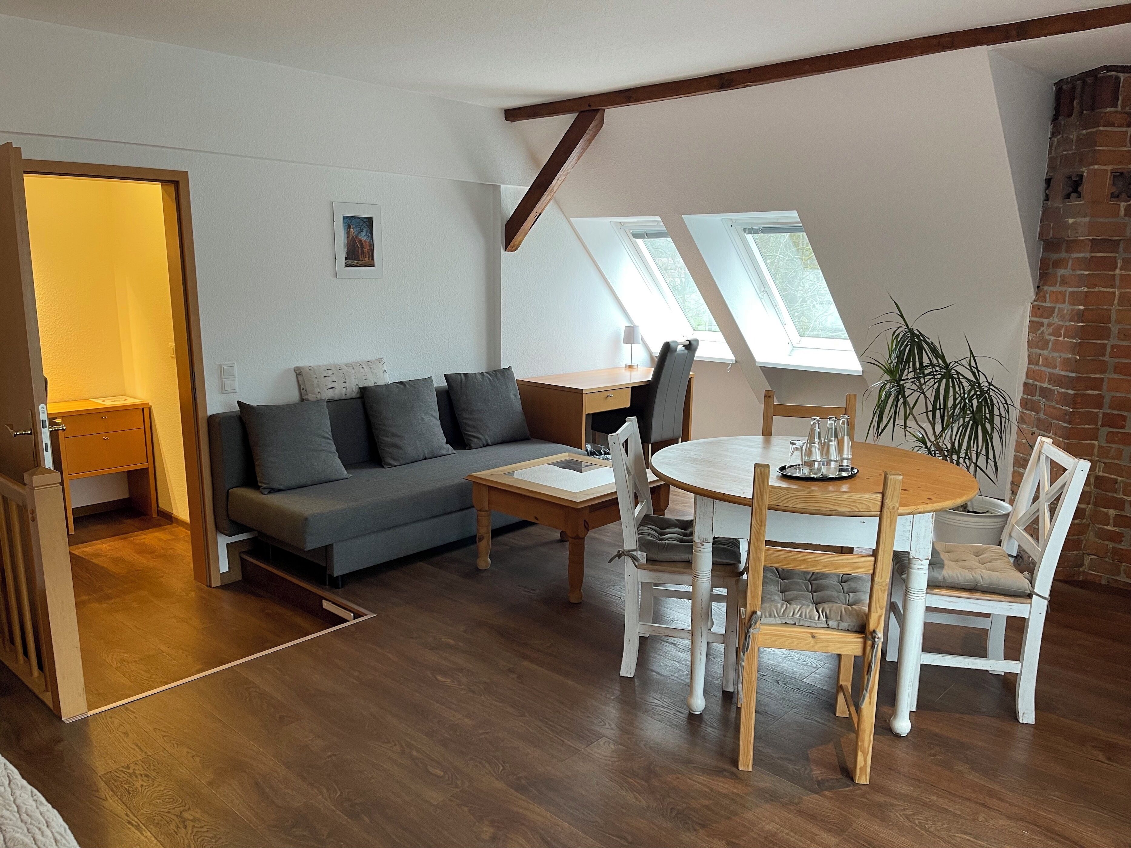 컴포트 스위트 | 암막 커튼, 방음 설비, 무료 WiFi, 침대 시트